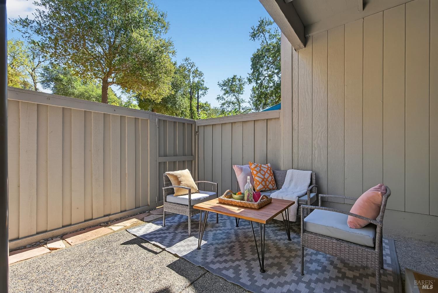 Detail Gallery Image 24 of 28 For 71 Scottsdale Way, Novato,  CA 94947 - 2 Beds | 1/1 Baths