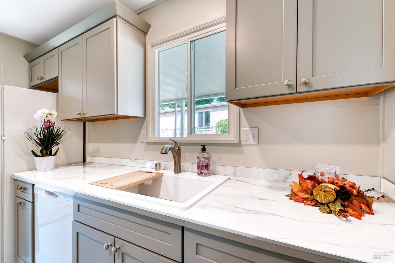 Detail Gallery Image 13 of 35 For 708 Seville Way, Novato,  CA 94949 - 2 Beds | 2 Baths