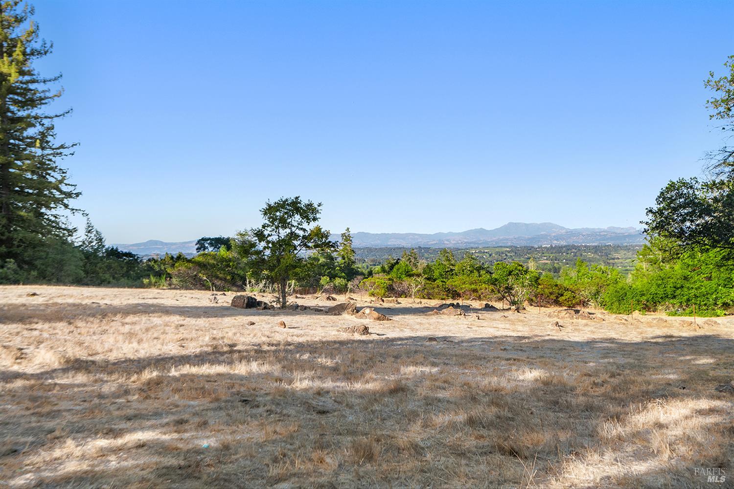 Detail Gallery Image 3 of 79 For 12936 Bones Ln, Sebastopol,  CA 95472 - 3 Beds | 2 Baths
