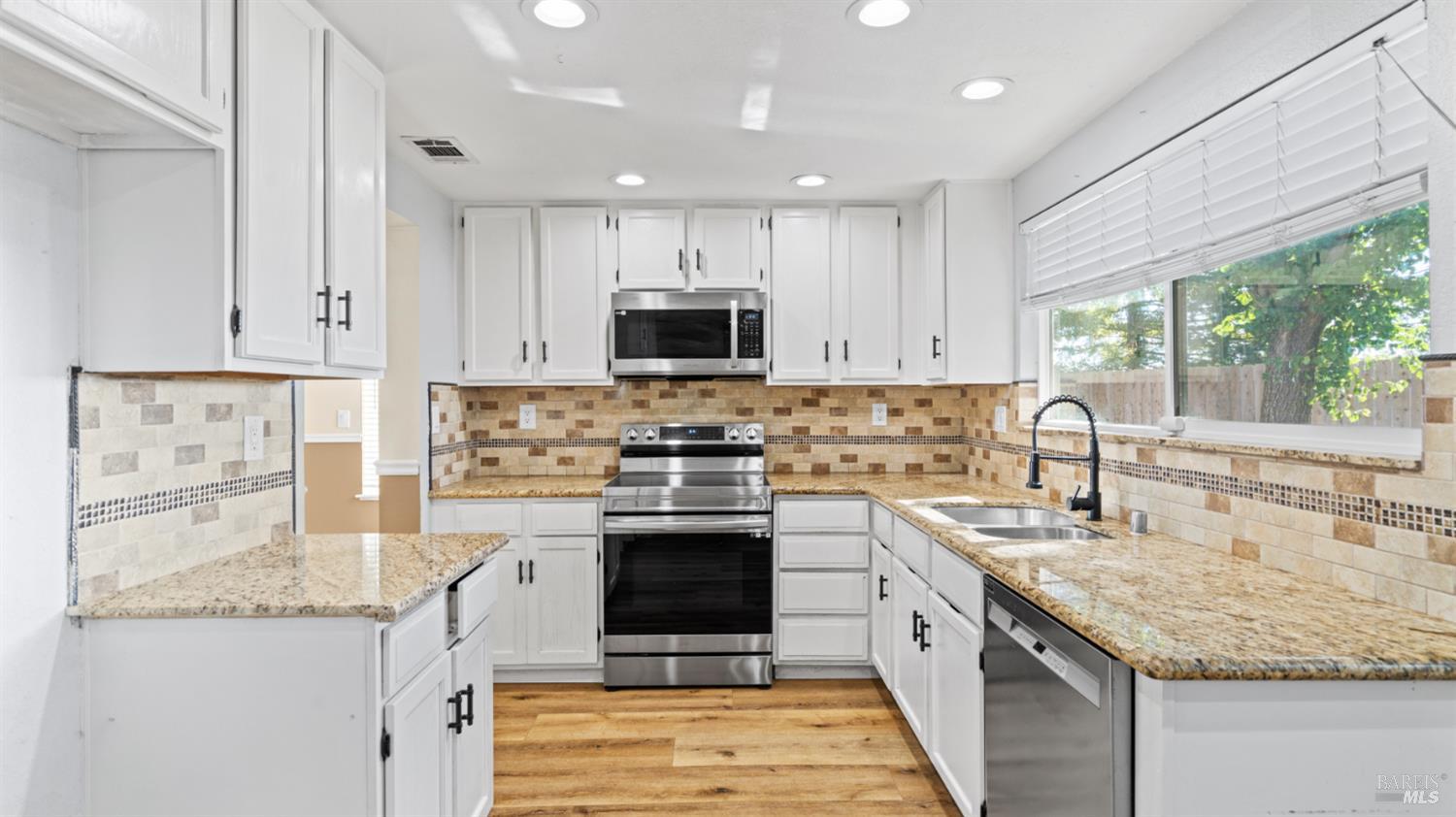 Detail Gallery Image 13 of 44 For 2415 Tea Ct, Fairfield,  CA 94534 - 3 Beds | 2/1 Baths