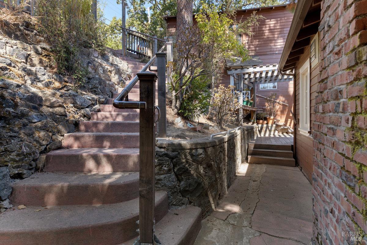Detail Gallery Image 3 of 73 For 445 Scenic Ave, San Anselmo,  CA 94960 - 2 Beds | 2 Baths