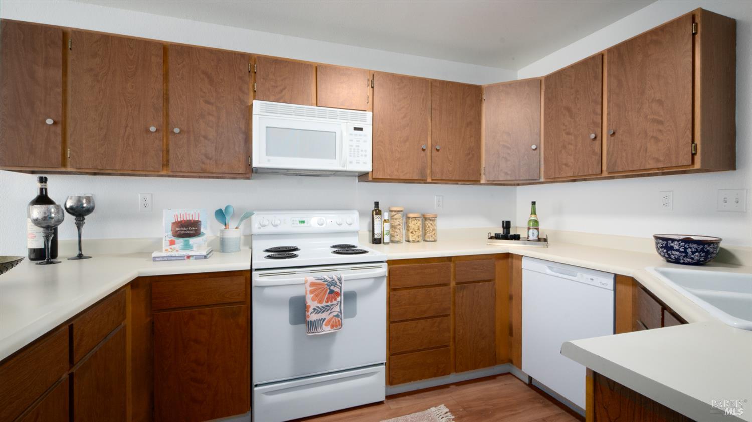 Detail Gallery Image 4 of 36 For 4 Bridle Path Ln, Novato,  CA 94945 - 2 Beds | 1 Baths