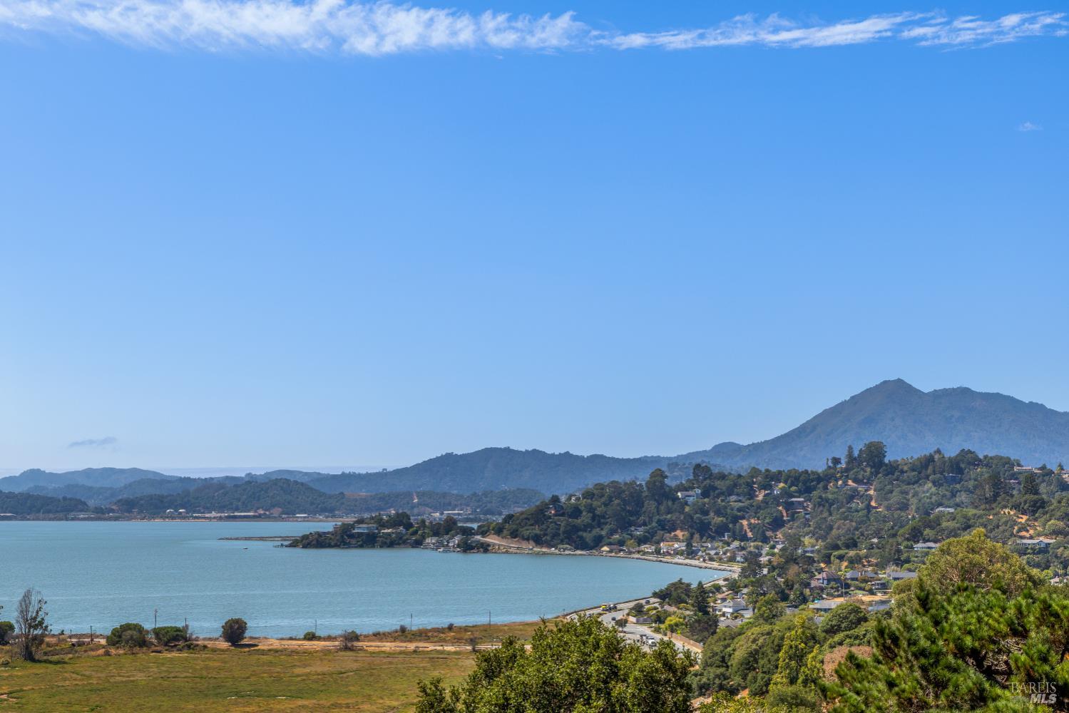 Detail Gallery Image 2 of 56 For 126 San Marino Dr, San Rafael,  CA 94901 - 5 Beds | 3/1 Baths