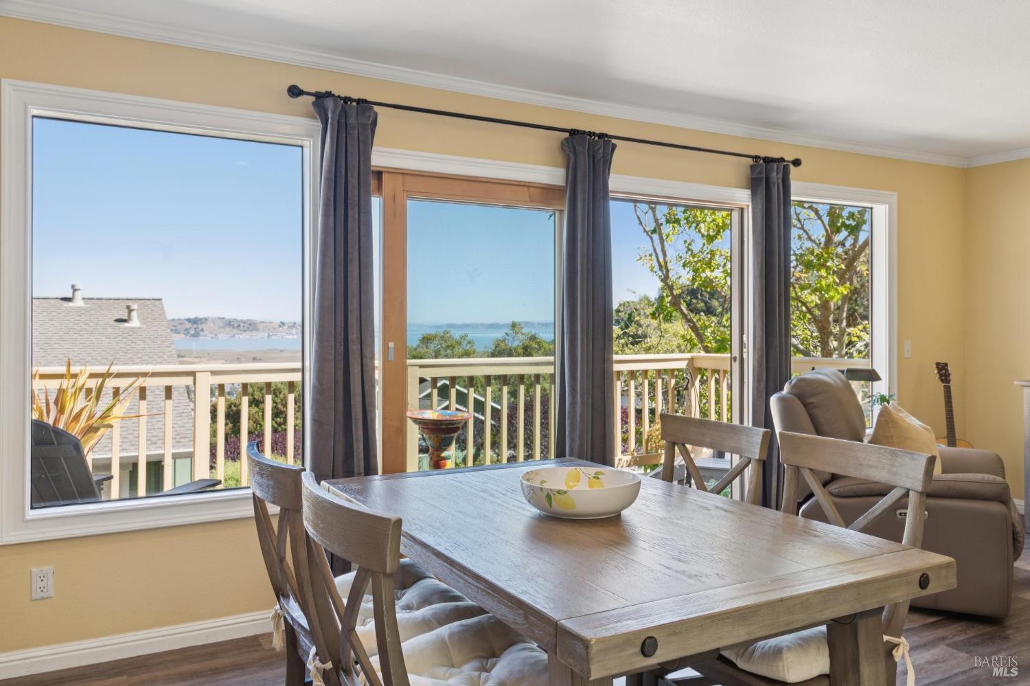Detail Gallery Image 7 of 22 For 51 Laurel Dr, Corte Madera,  CA 94925 - 2 Beds | 2 Baths