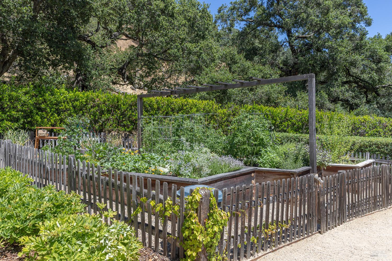 Detail Gallery Image 47 of 49 For 33 Hennessey Ridge Rd, Saint Helena,  CA 94574 - 4 Beds | 4/1 Baths