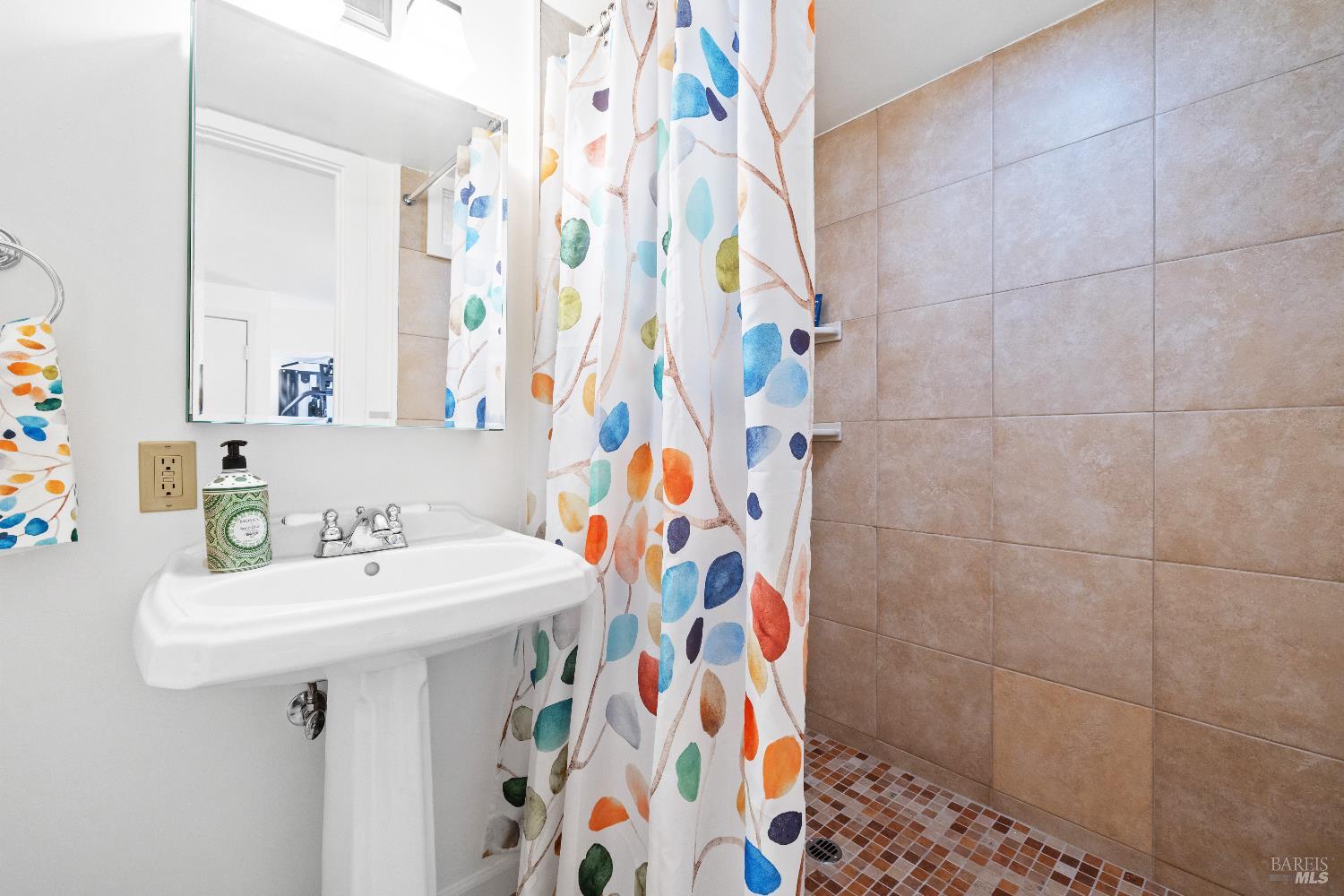 Detail Gallery Image 43 of 44 For 260 Clorinda Ave, San Rafael,  CA 94901 - 4 Beds | 3 Baths