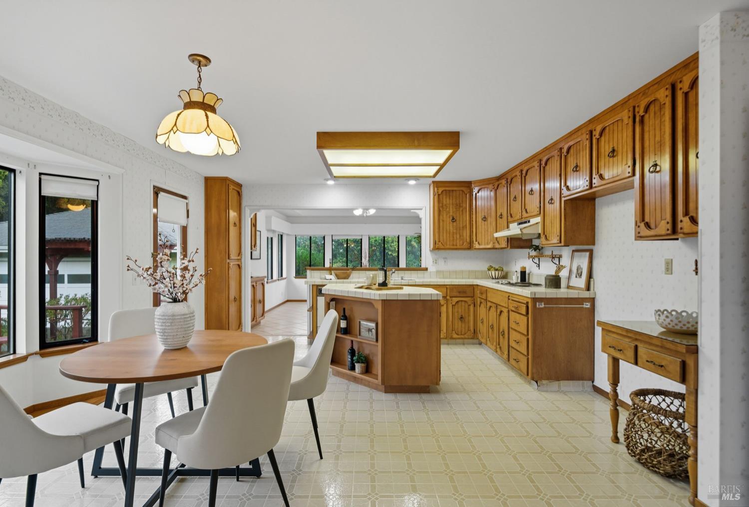 Detail Gallery Image 15 of 60 For 4047 Petaluma Blvd, Petaluma,  CA 94952 - 3 Beds | 2 Baths