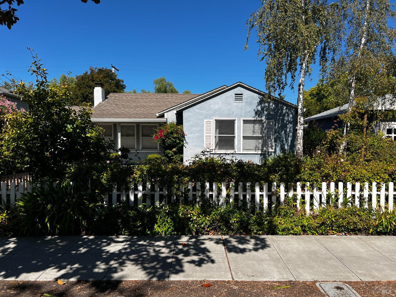 Detail Gallery Image 2 of 16 For 859 Colorado Ave, Palo Alto,  CA 94303 - 2 Beds | 1 Baths