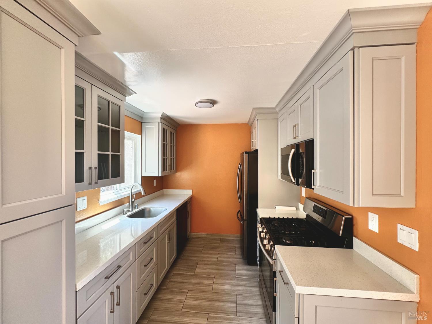 Detail Gallery Image 8 of 14 For 13 Madrid Ct, Novato,  CA 94947 - 3 Beds | 2 Baths