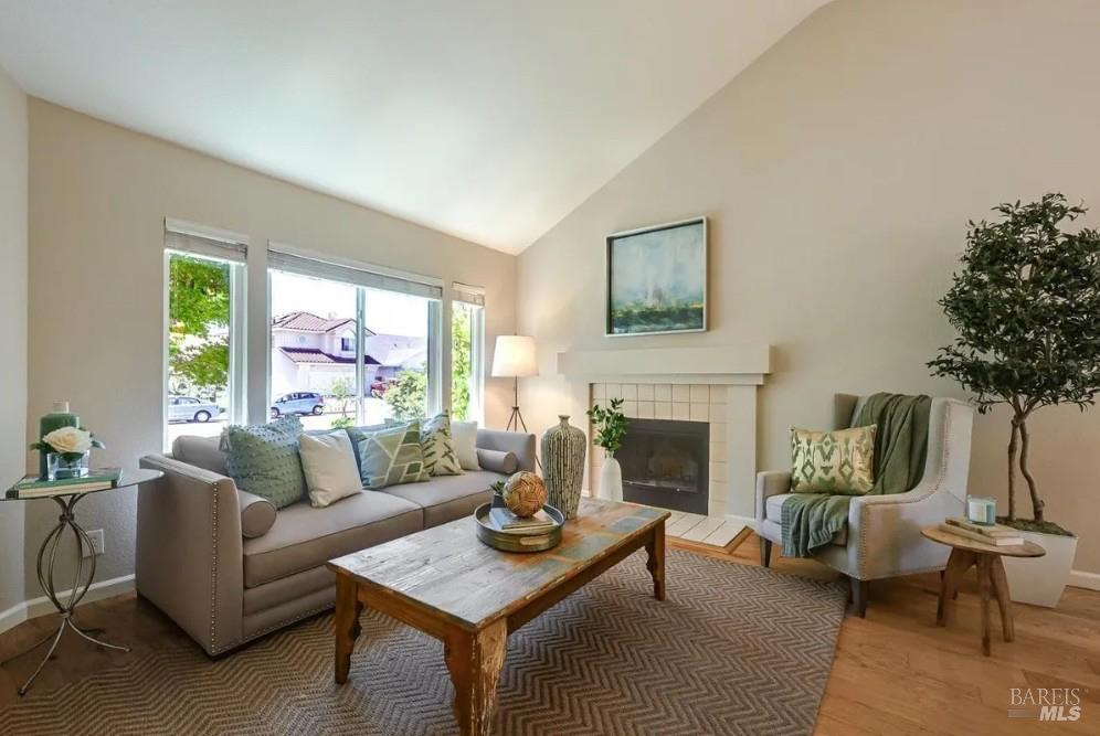 Detail Gallery Image 4 of 11 For 369 Summer Rain Dr, Windsor,  CA 95492 - 3 Beds | 2/1 Baths
