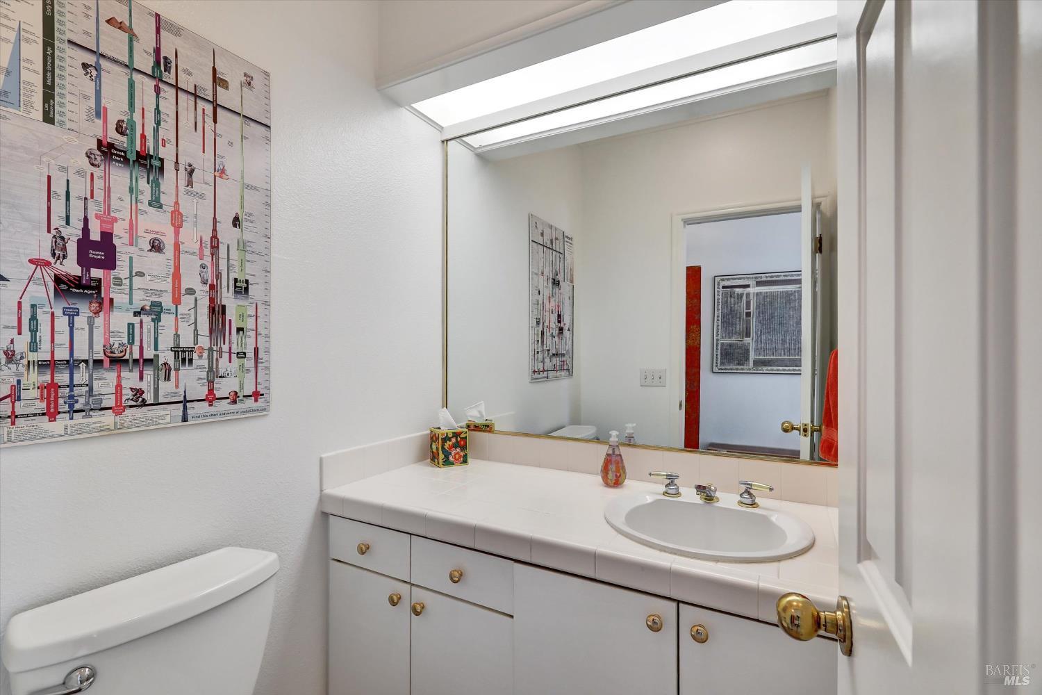 Detail Gallery Image 12 of 16 For 116 Eucalyptus Knoll St, Mill Valley,  CA 94941 - 1 Beds | 1/1 Baths