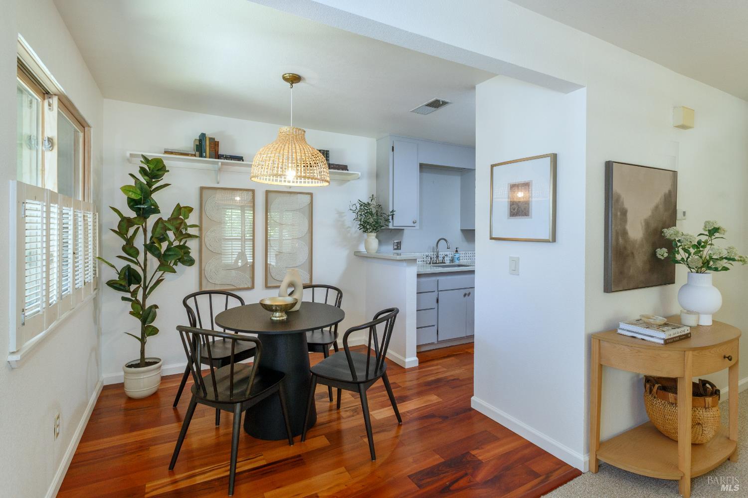 Detail Gallery Image 3 of 17 For 130 W Agua Caliente Rd, Sonoma,  CA 95476 - 2 Beds | 1 Baths