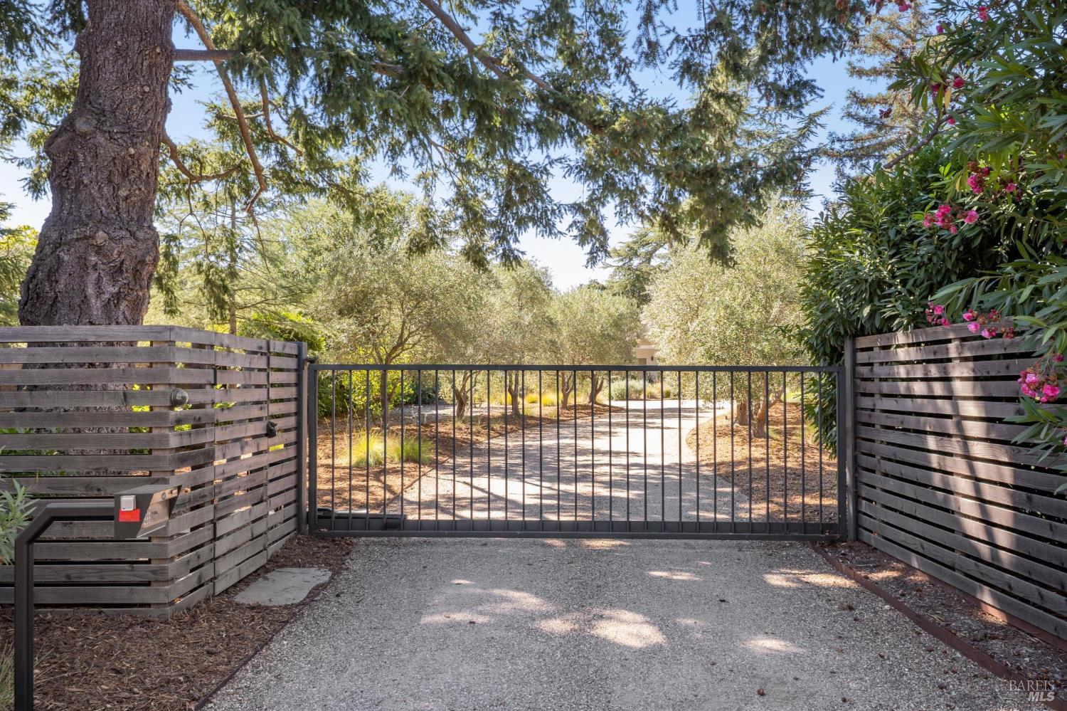 Detail Gallery Image 3 of 96 For 20685 5th St, Sonoma,  CA 95476 - 3 Beds | 3/1 Baths
