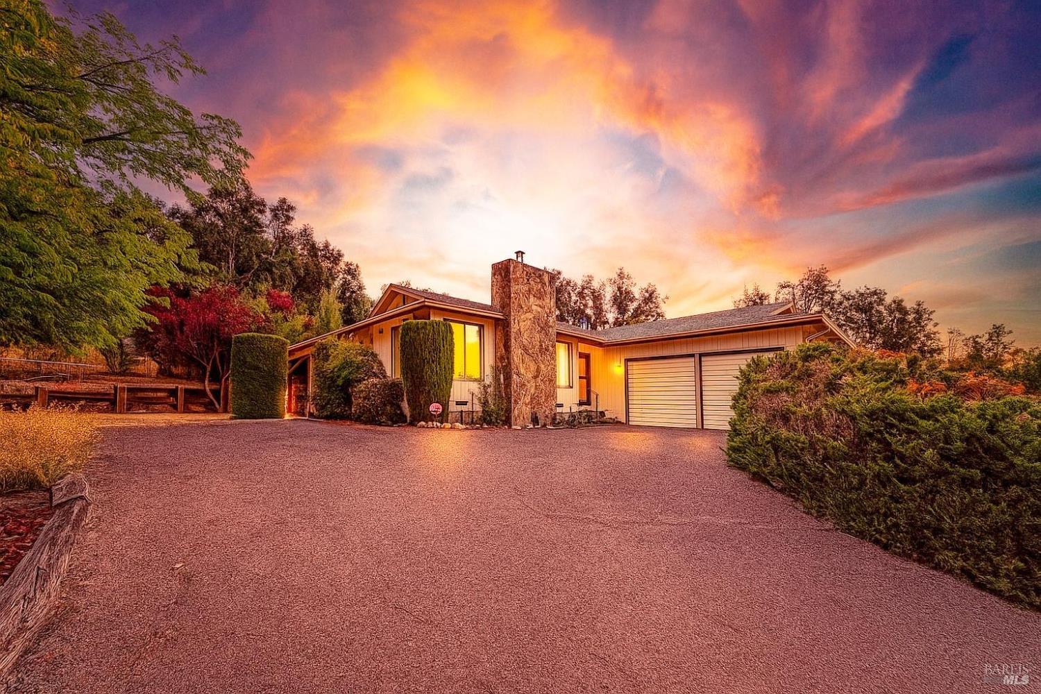 Detail Gallery Image 1 of 33 For 641 Blue Oak Dr, Ukiah,  CA 95482 - 4 Beds | 2 Baths