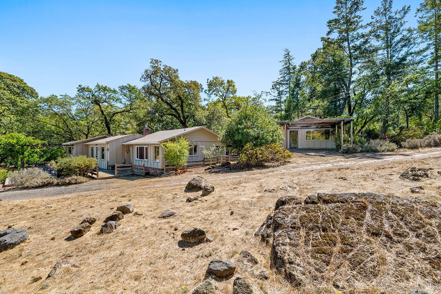 Detail Gallery Image 8 of 79 For 12936 Bones Ln, Sebastopol,  CA 95472 - 3 Beds | 2 Baths