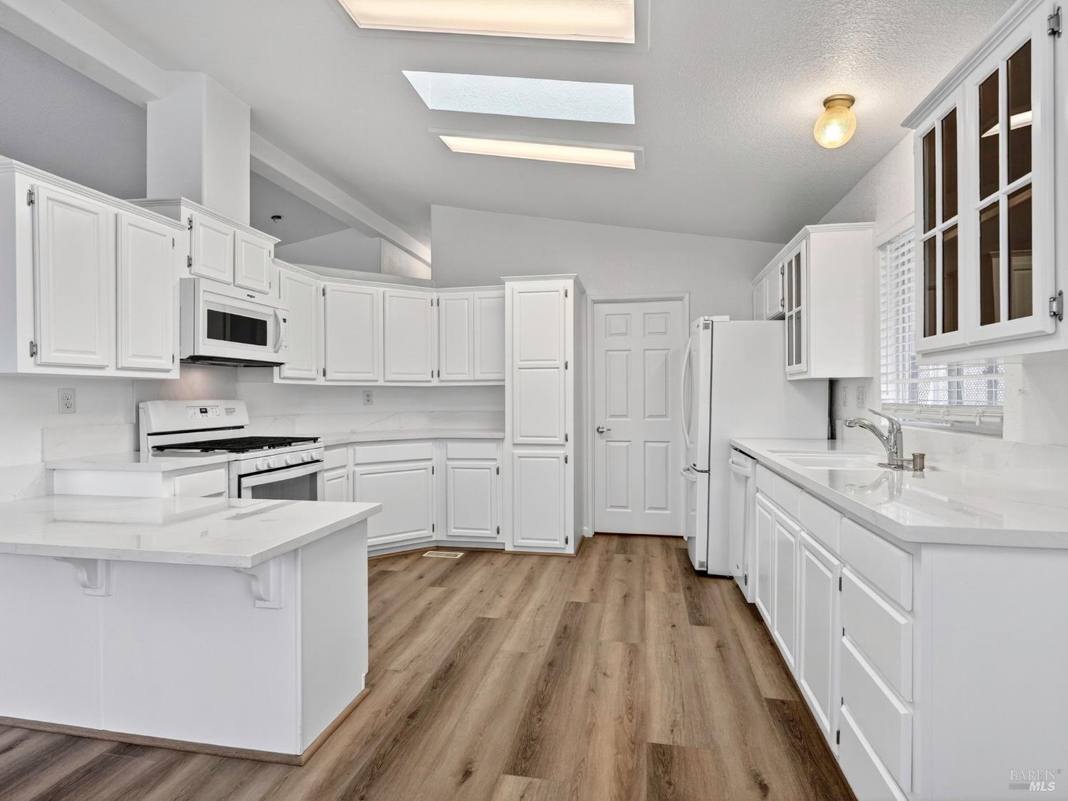 Detail Gallery Image 2 of 27 For 155 Shoreham Way, Santa Rosa,  CA 95401 - 3 Beds | 2 Baths