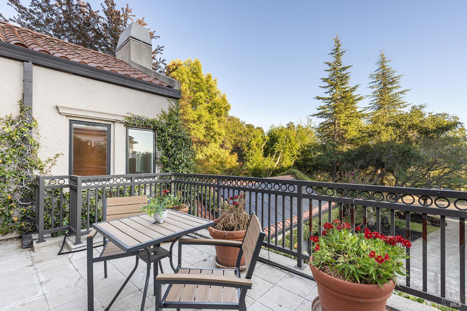 Detail Gallery Image 2 of 72 For 145 Canyon Ct, Napa,  CA 94558 - 5 Beds | 4/1 Baths