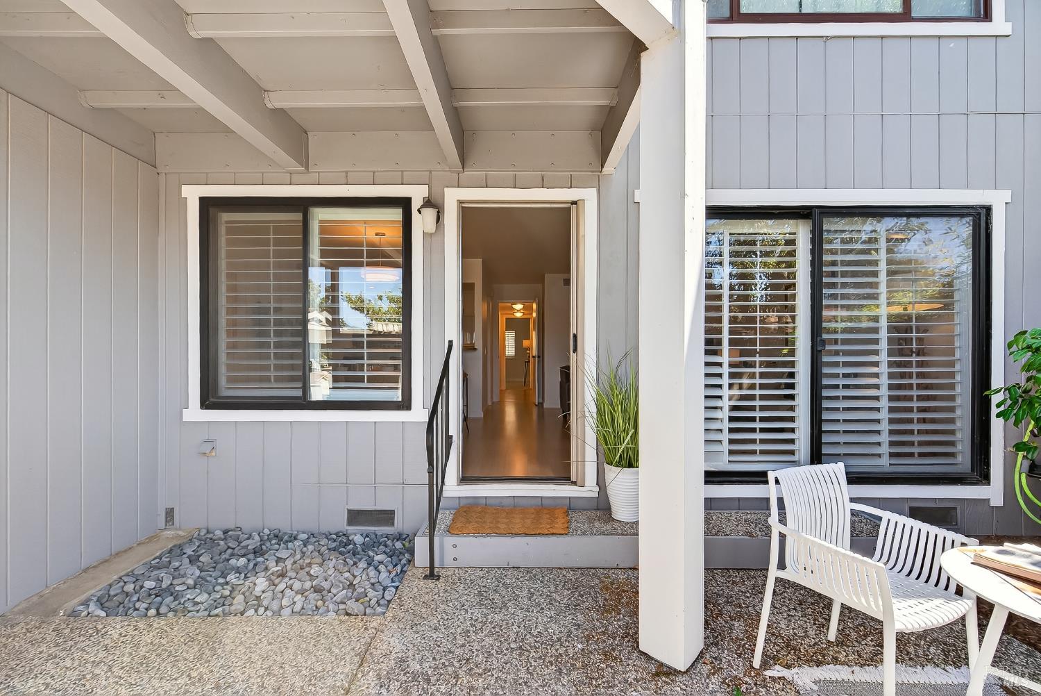 Detail Gallery Image 3 of 28 For 71 Scottsdale Way, Novato,  CA 94947 - 2 Beds | 1/1 Baths