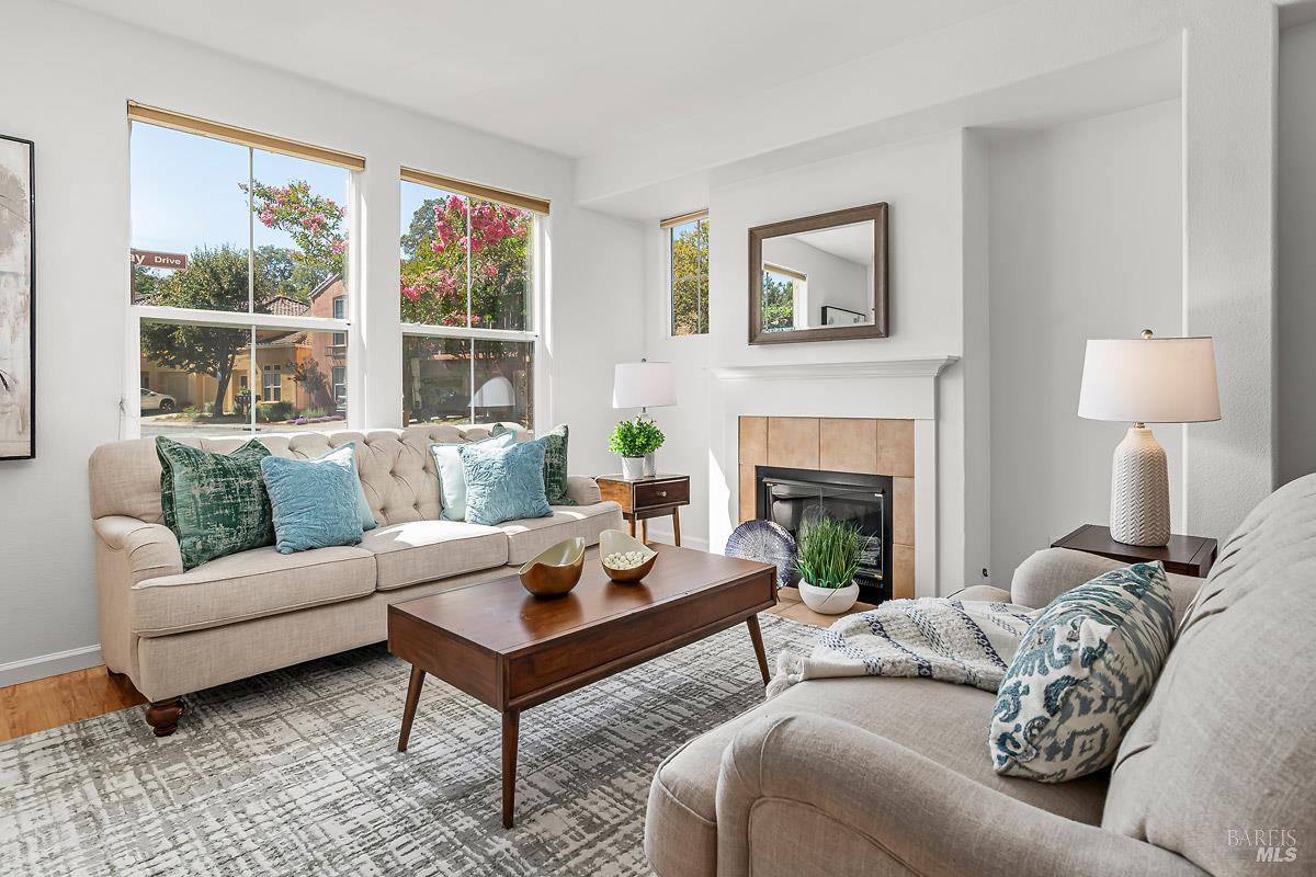 Detail Gallery Image 6 of 28 For 62 Holliday Dr, Novato,  CA 94949 - 2 Beds | 2/1 Baths