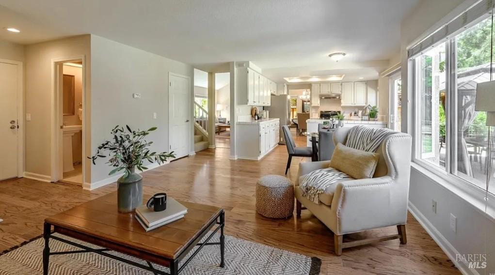 Detail Gallery Image 7 of 11 For 369 Summer Rain Dr, Windsor,  CA 95492 - 3 Beds | 2/1 Baths