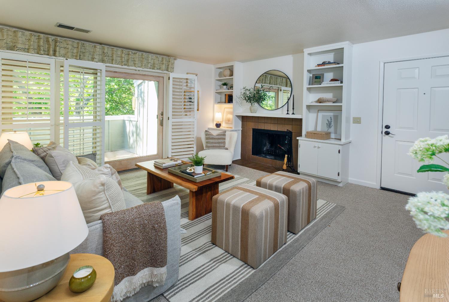 130 W Agua Caliente Road Sonoma, California Charming remodeled upper unit in the heart of the complex. Wood floors in kitchen and dining area. Andersen windows throughout. Fireplace, built-in bookshelves, updated kitchen with 4 burner gas range, dishwasher, refrigerator and new counter tops. Laundry room with washer/dryer.
