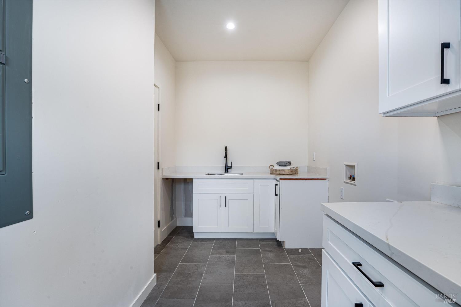 Detail Gallery Image 28 of 35 For 3511 Hanover Pl, Santa Rosa,  CA 95404 - 4 Beds | 3/1 Baths