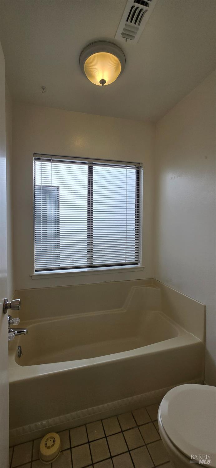 Detail Gallery Image 10 of 13 For 232 Grand Canyon Dr, Vacaville,  CA 95687 - 2 Beds | 2 Baths