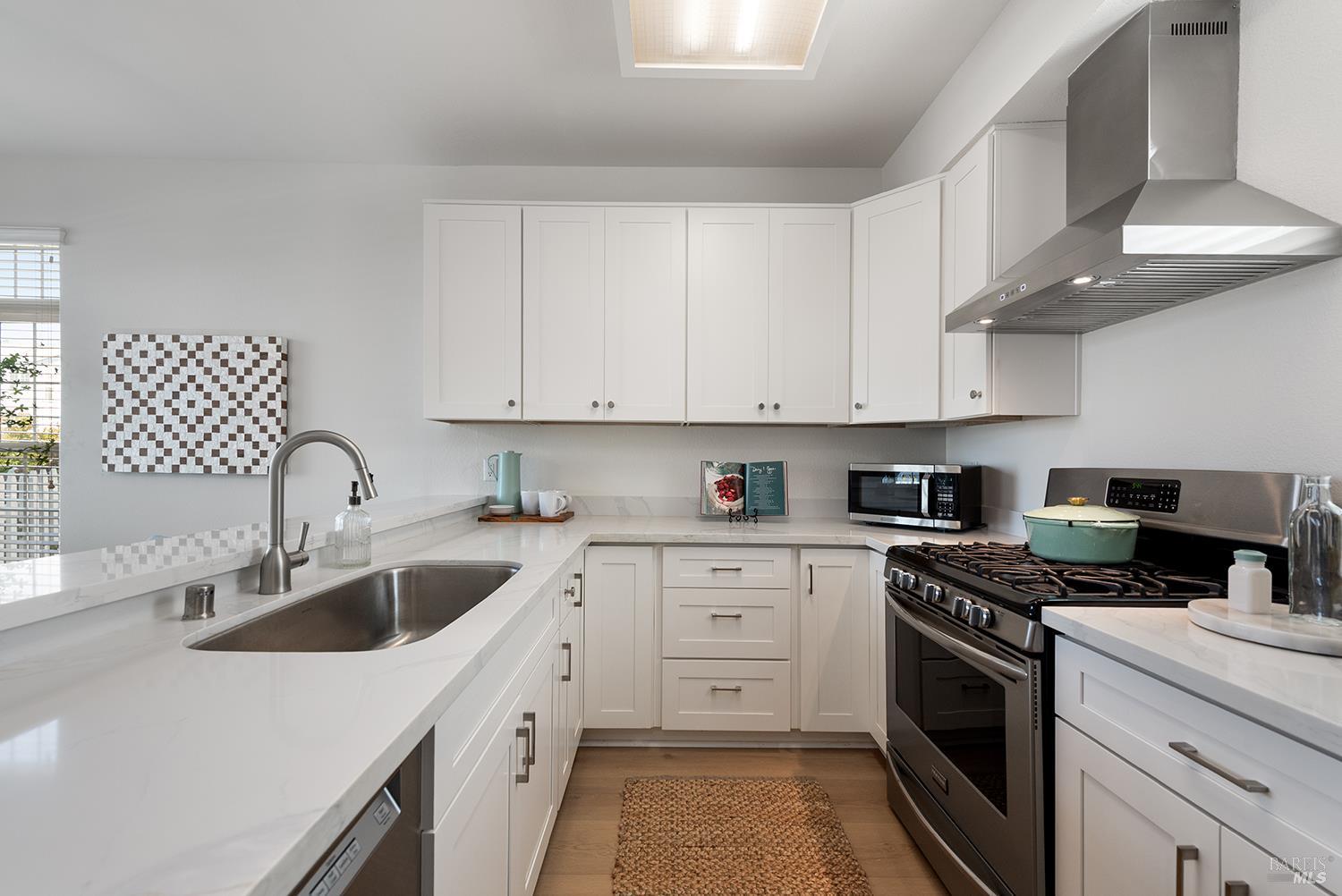 Detail Gallery Image 18 of 29 For 306 Commodore Dr, Richmond,  CA 94804 - 2 Beds | 2/1 Baths
