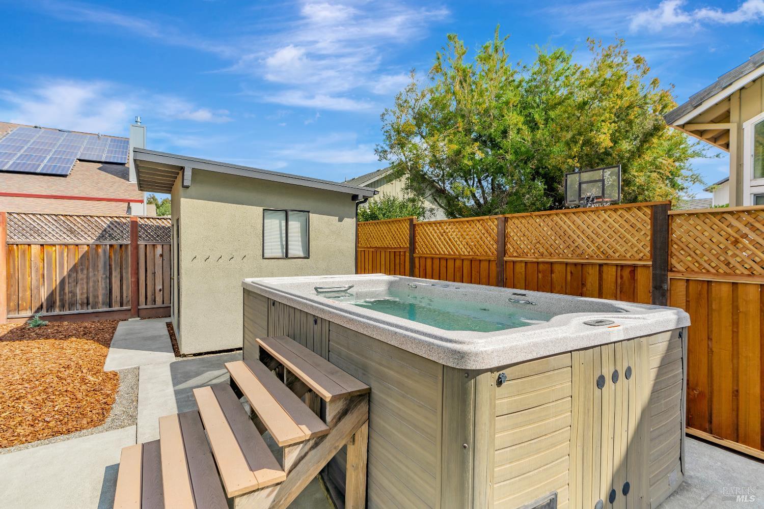 Detail Gallery Image 29 of 36 For 9525 Camelot Dr, Windsor,  CA 95492 - 4 Beds | 2/1 Baths