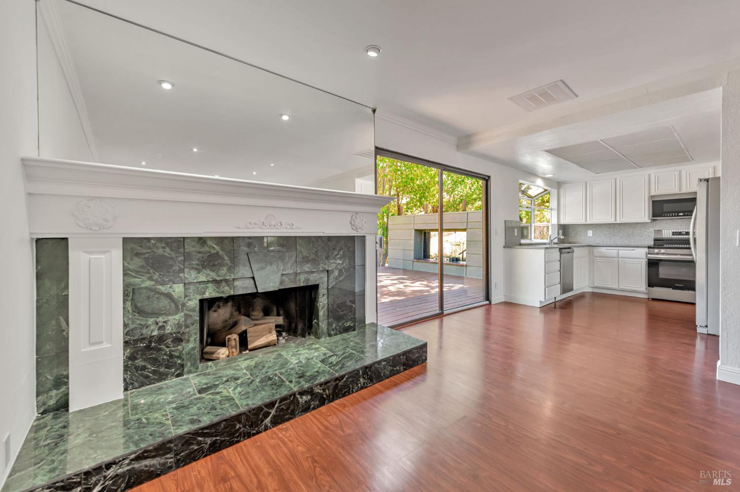 Detail Gallery Image 9 of 31 For 107 Partridge Dr, Novato,  CA 94945 - 3 Beds | 2 Baths