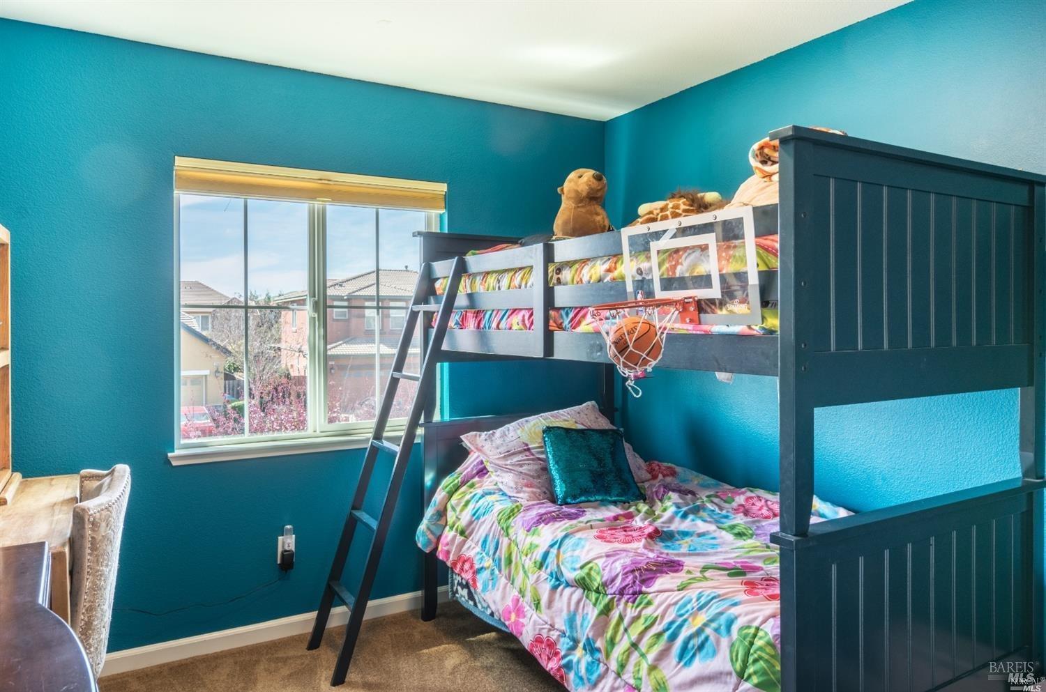 Detail Gallery Image 13 of 22 For 2222 Newcastle Dr, Vacaville,  CA 95687 - 3 Beds | 2/1 Baths
