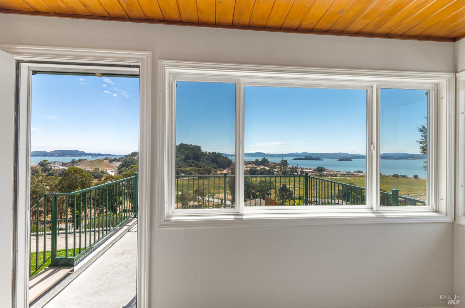 Detail Gallery Image 35 of 56 For 126 San Marino Dr, San Rafael,  CA 94901 - 5 Beds | 3/1 Baths