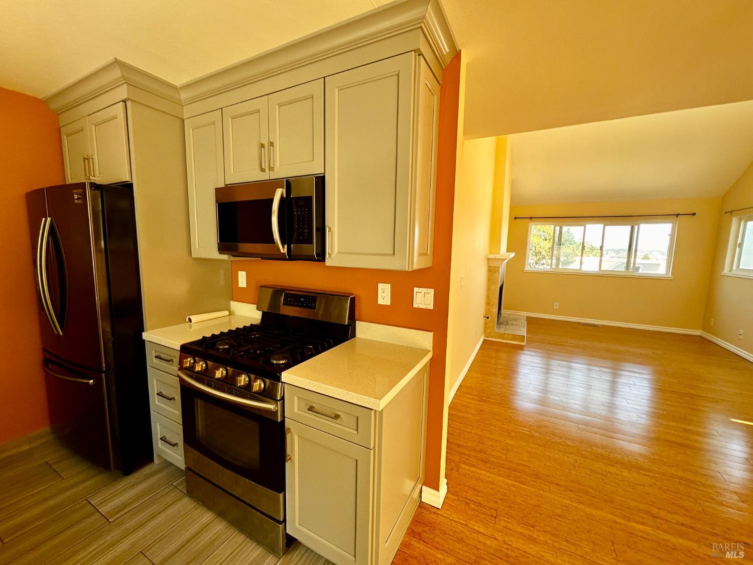 Detail Gallery Image 9 of 14 For 13 Madrid Ct, Novato,  CA 94947 - 3 Beds | 2 Baths