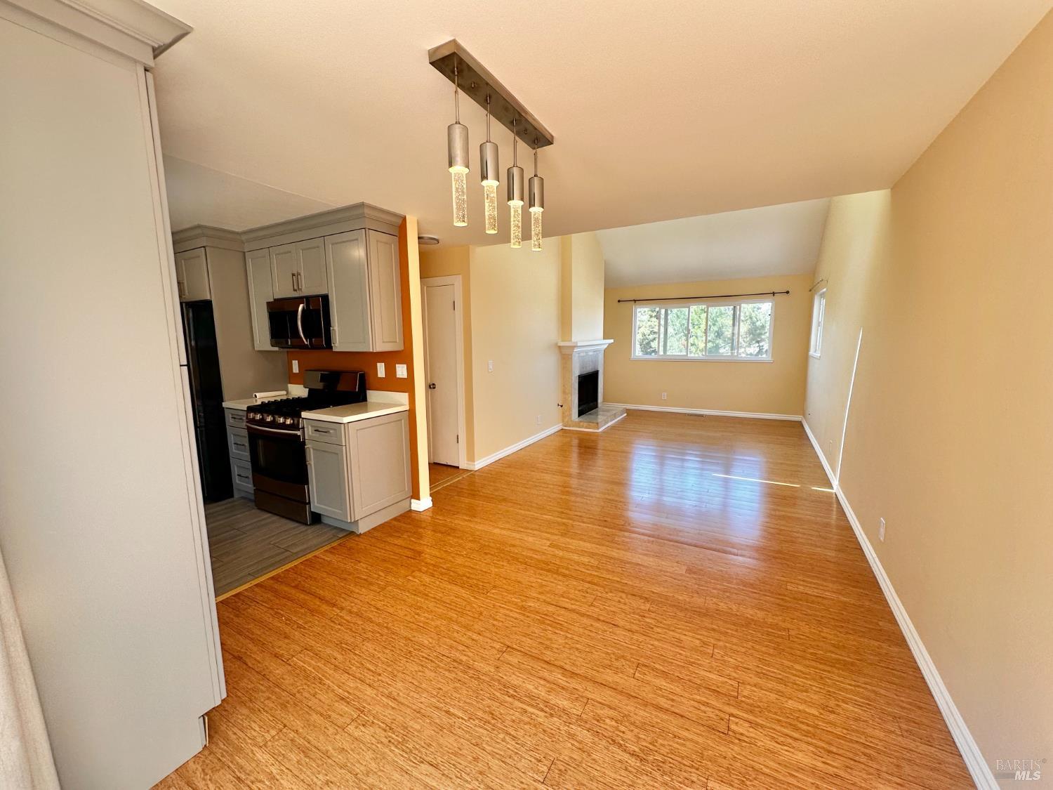 Detail Gallery Image 11 of 14 For 13 Madrid Ct, Novato,  CA 94947 - 3 Beds | 2 Baths