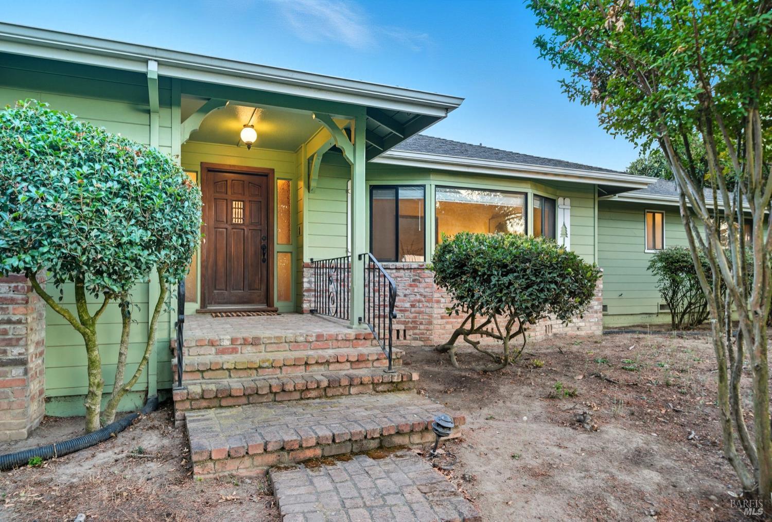 Detail Gallery Image 10 of 60 For 4047 Petaluma Blvd, Petaluma,  CA 94952 - 3 Beds | 2 Baths