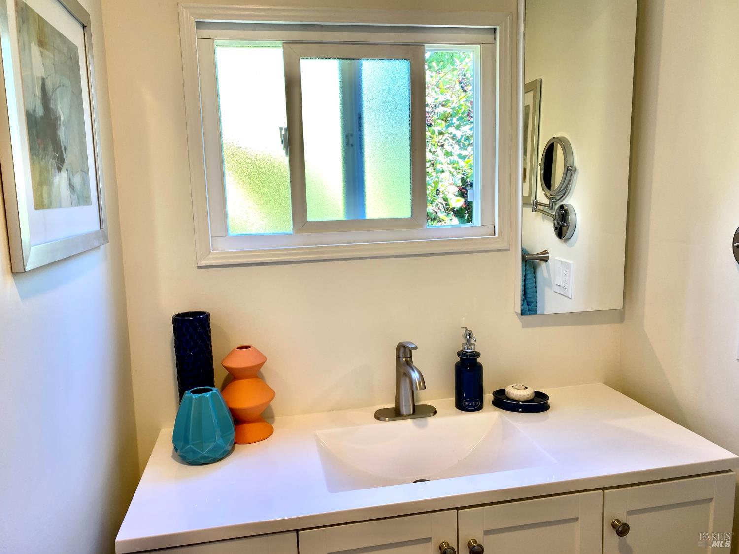 Detail Gallery Image 10 of 22 For 504 Vera Cruz Ave, Novato,  CA 94949 - 2 Beds | 2 Baths