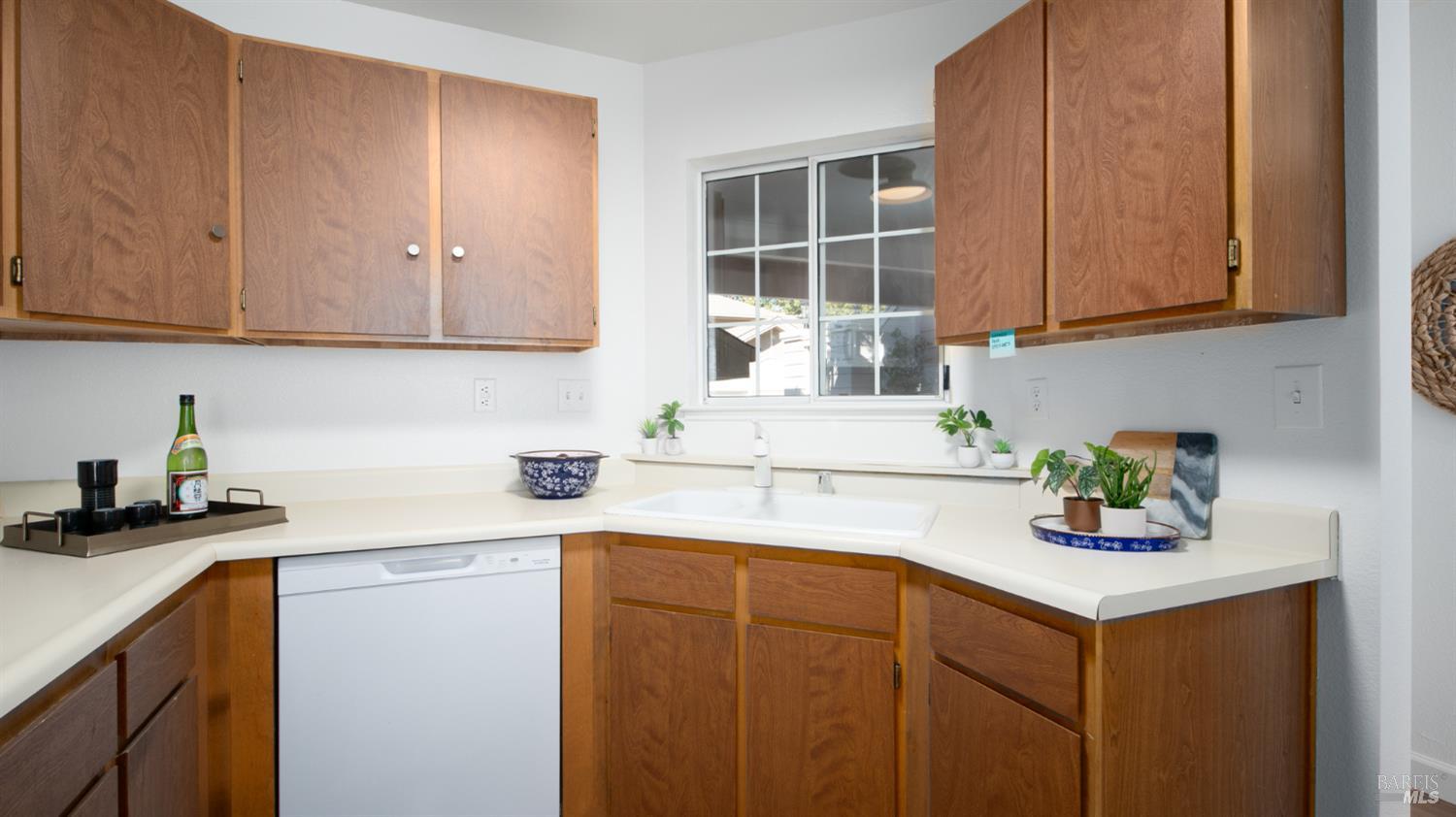 Detail Gallery Image 14 of 36 For 4 Bridle Path Ln, Novato,  CA 94945 - 2 Beds | 1 Baths