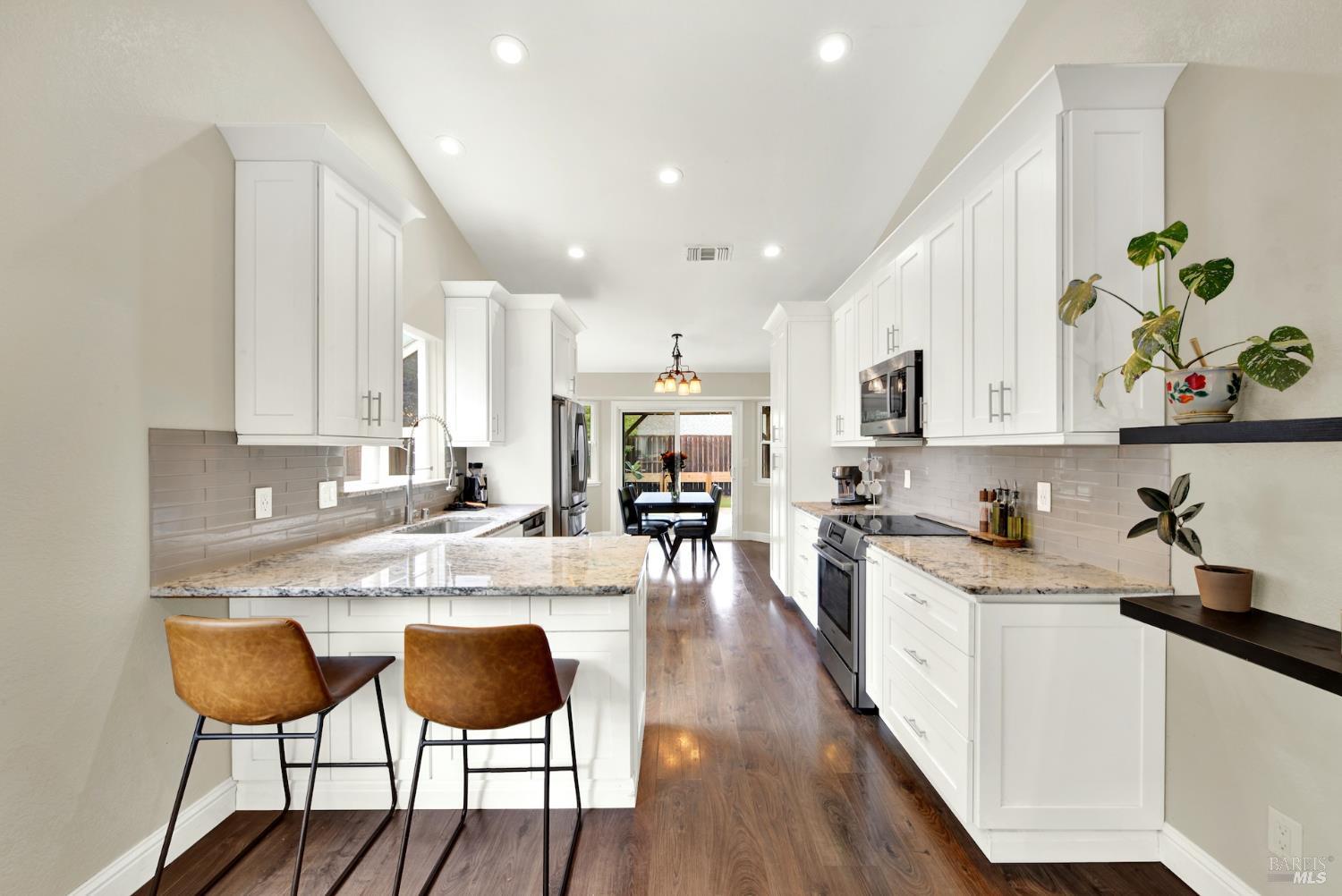 Detail Gallery Image 6 of 48 For 376 Bishop Dr, Vacaville,  CA 95687 - 3 Beds | 2 Baths