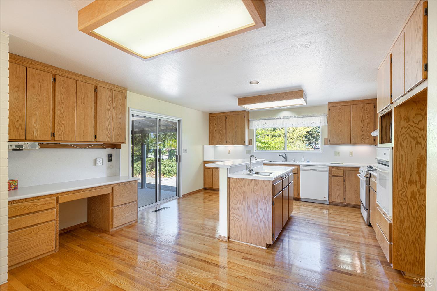 Detail Gallery Image 10 of 38 For 1016 Mccormick Ln, Napa,  CA 94558 - 4 Beds | 2 Baths