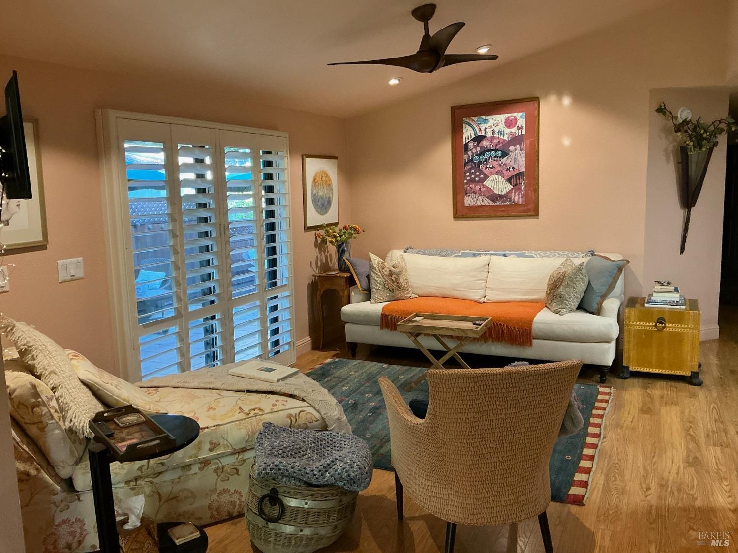 Detail Gallery Image 4 of 7 For 2 La Cuesta Ct, Saint Helena,  CA 94574 - 2 Beds | 2 Baths