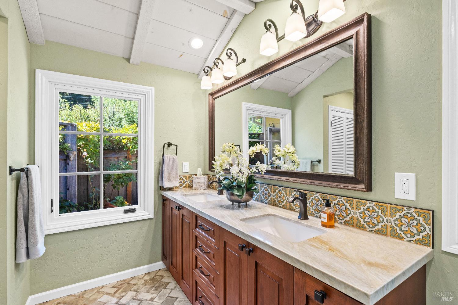 Detail Gallery Image 25 of 44 For 260 Clorinda Ave, San Rafael,  CA 94901 - 4 Beds | 3 Baths