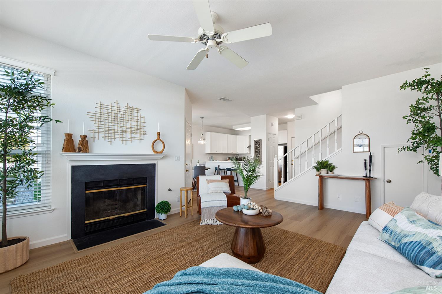 Detail Gallery Image 5 of 29 For 306 Commodore Dr, Richmond,  CA 94804 - 2 Beds | 2/1 Baths