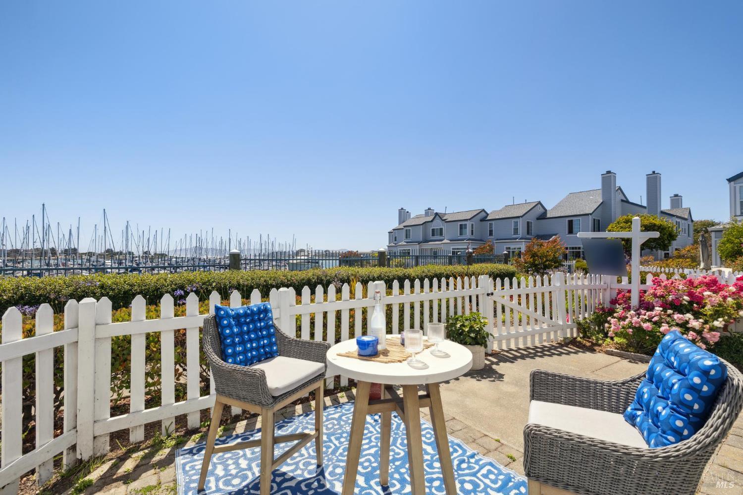 Detail Gallery Image 15 of 29 For 306 Commodore Dr, Richmond,  CA 94804 - 2 Beds | 2/1 Baths