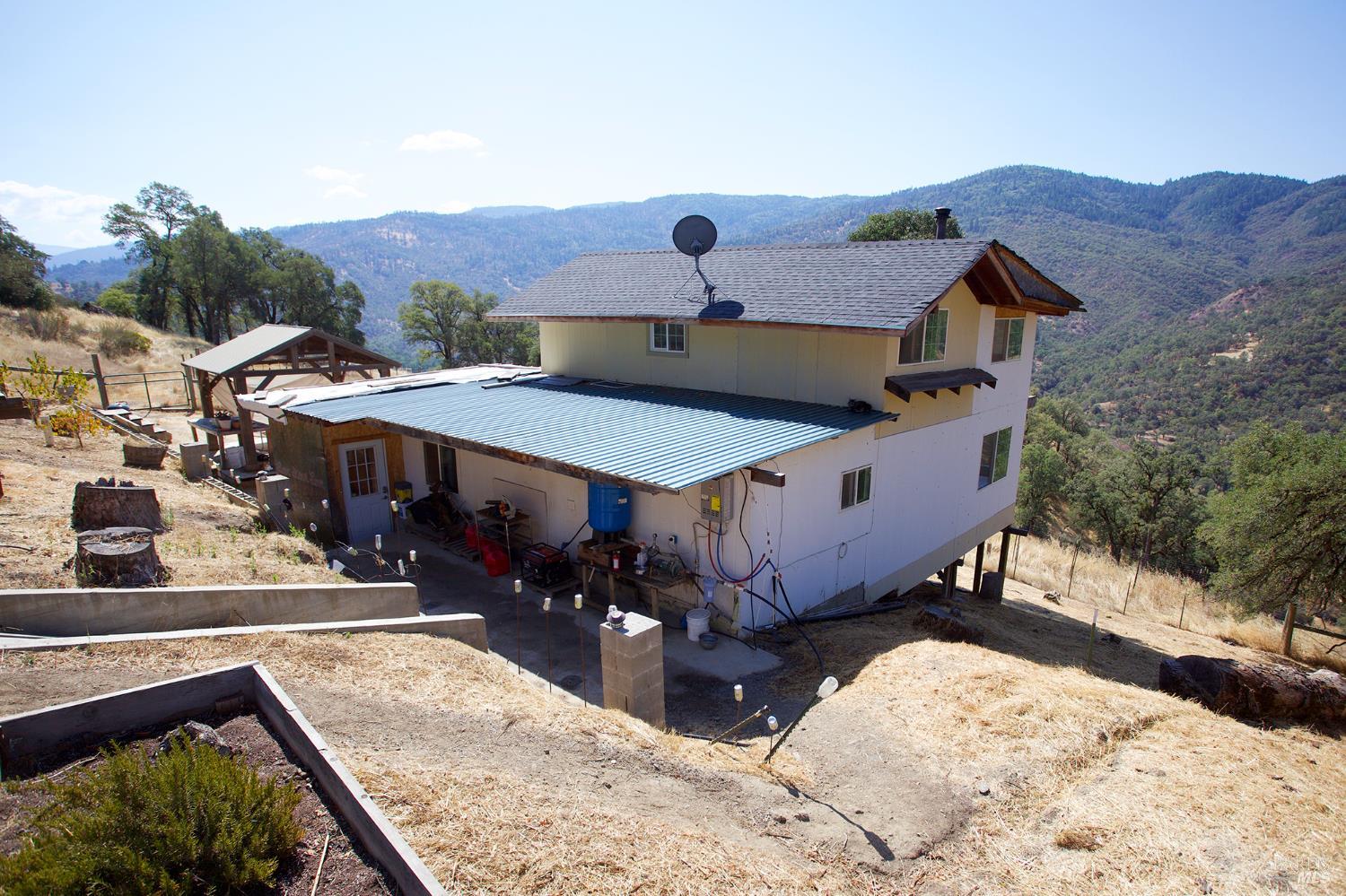 Detail Gallery Image 2 of 14 For 35100 Mendocino Pass Rd, Covelo,  CA 95428 - 2 Beds | 1 Baths