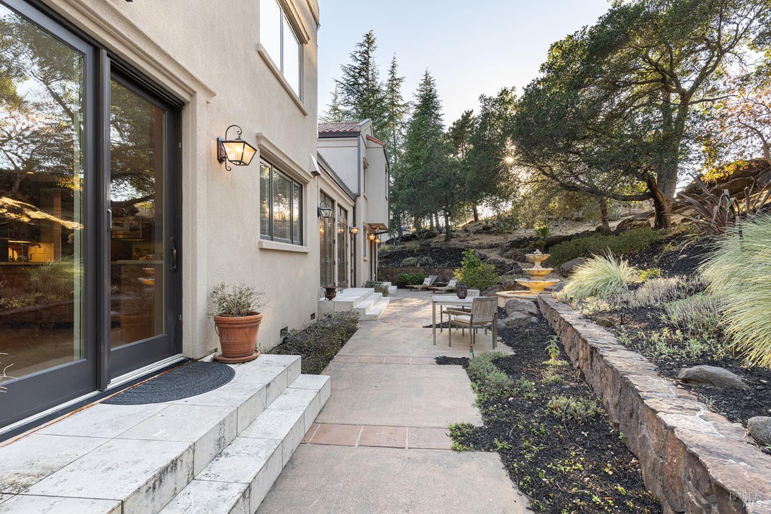 Detail Gallery Image 29 of 72 For 145 Canyon Ct, Napa,  CA 94558 - 5 Beds | 4/1 Baths