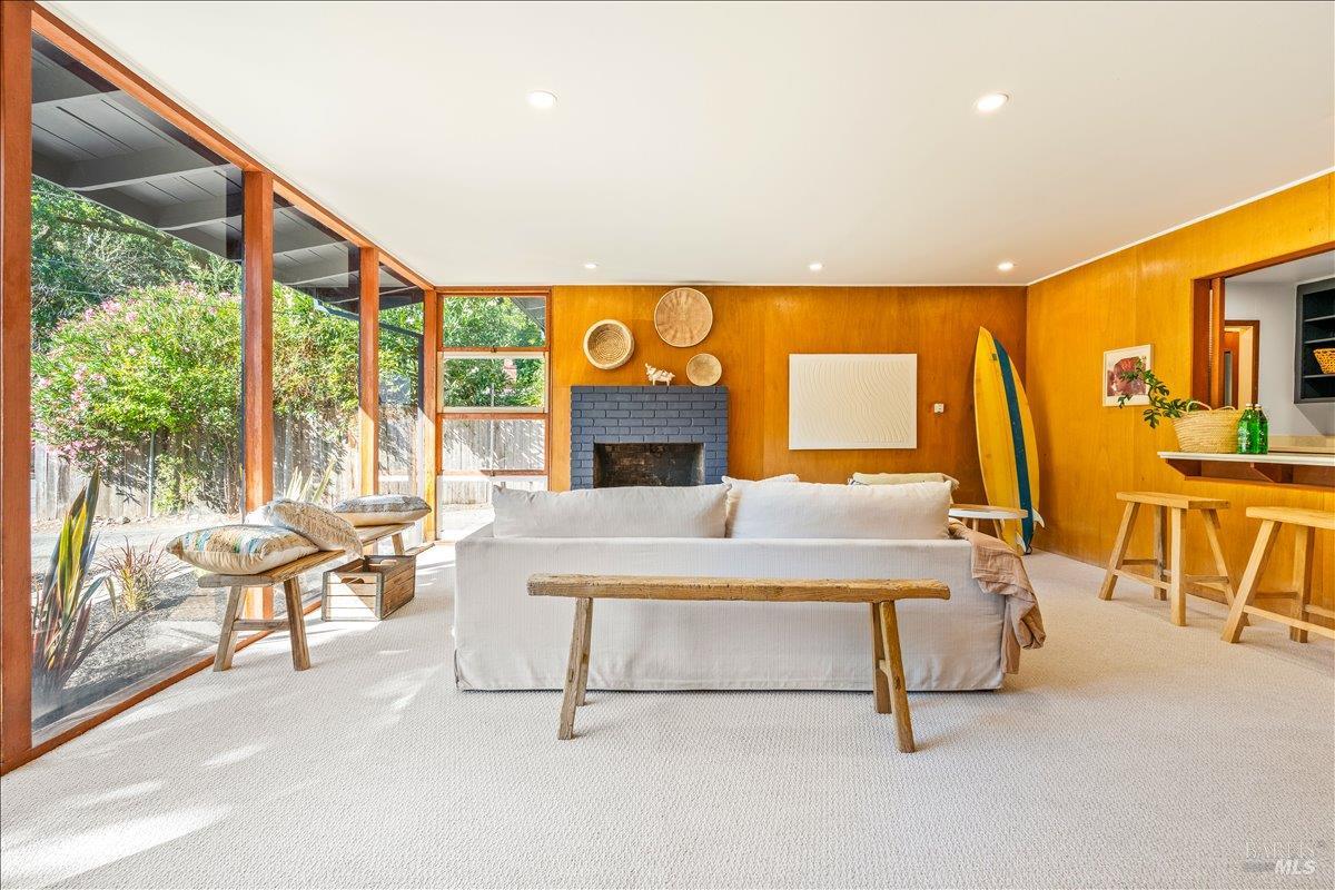 Detail Gallery Image 4 of 24 For 84 Canyon Rd, Fairfax,  CA 94930 - 3 Beds | 1 Baths