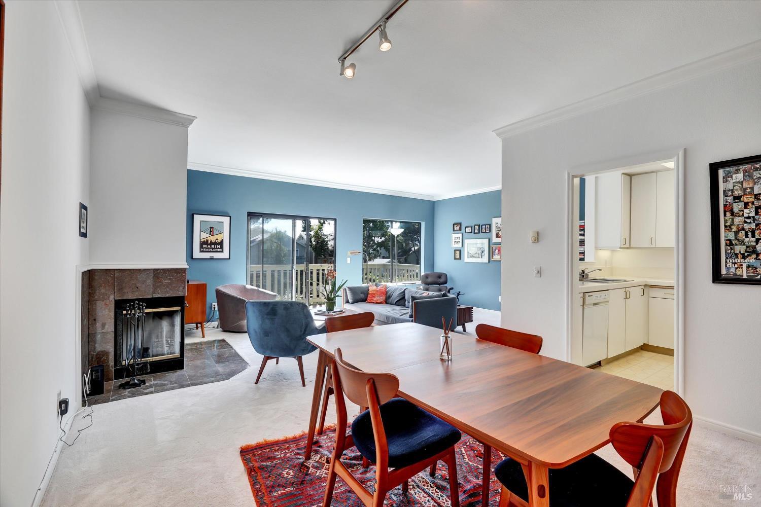 Detail Gallery Image 3 of 16 For 116 Eucalyptus Knoll St, Mill Valley,  CA 94941 - 1 Beds | 1/1 Baths