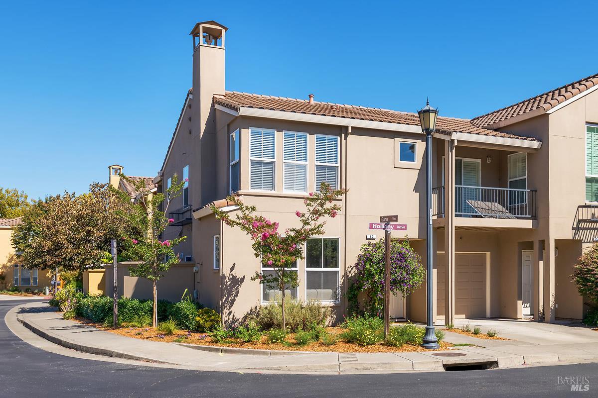 Detail Gallery Image 2 of 28 For 62 Holliday Dr, Novato,  CA 94949 - 2 Beds | 2/1 Baths