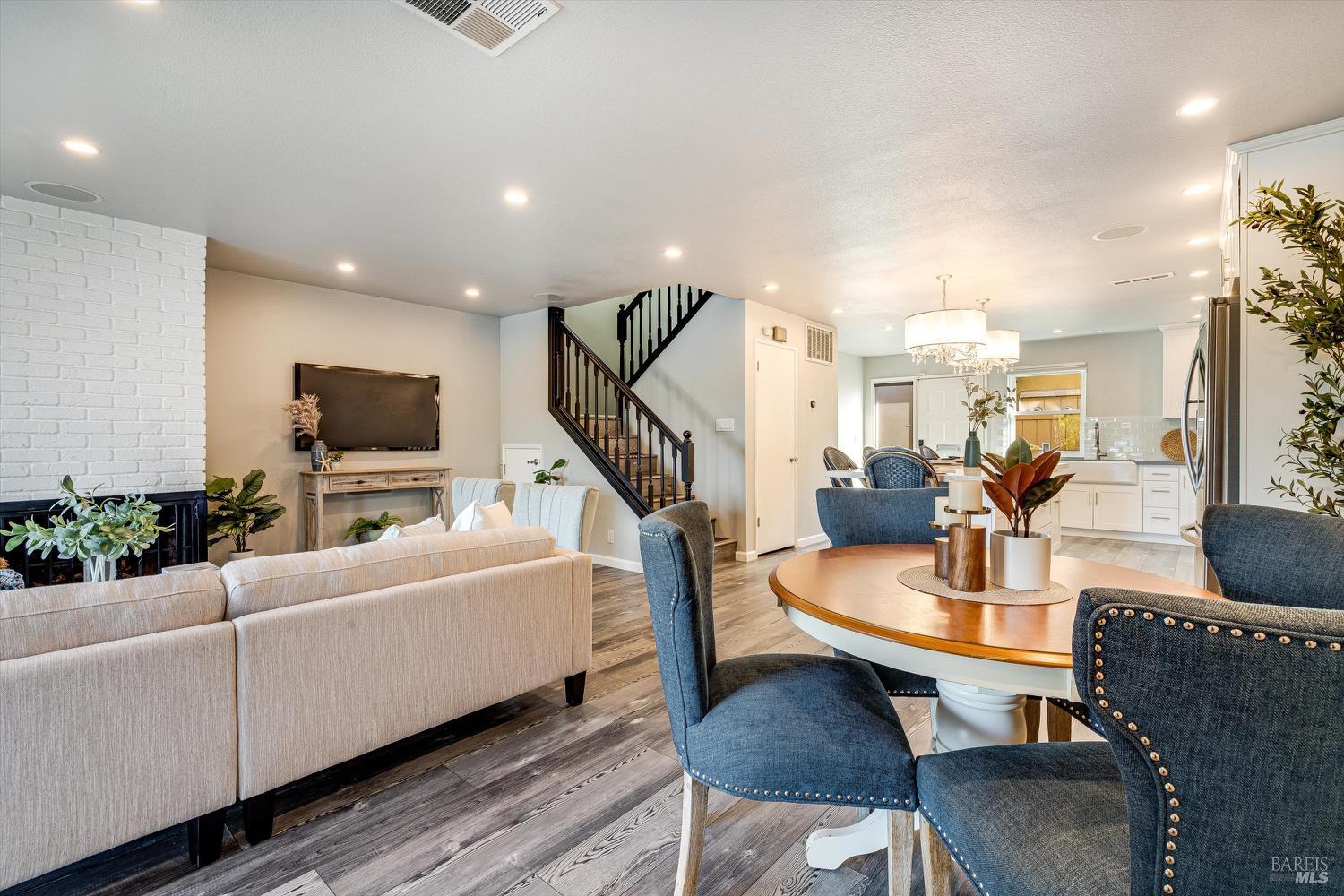 Detail Gallery Image 17 of 58 For 925 Marina Dr, Napa,  CA 94559 - 3 Beds | 2/1 Baths