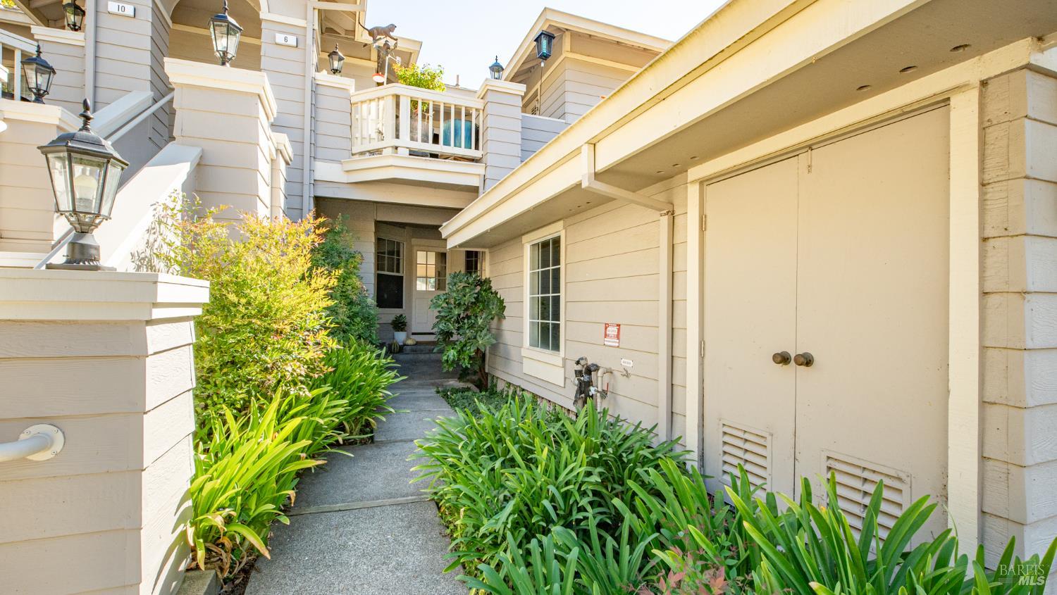Detail Gallery Image 11 of 36 For 4 Bridle Path Ln, Novato,  CA 94945 - 2 Beds | 1 Baths